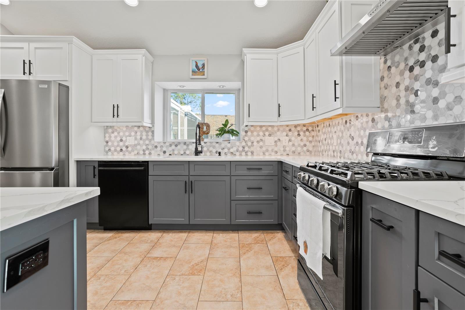 Image 16 of 34 For 204 Teakwood Court