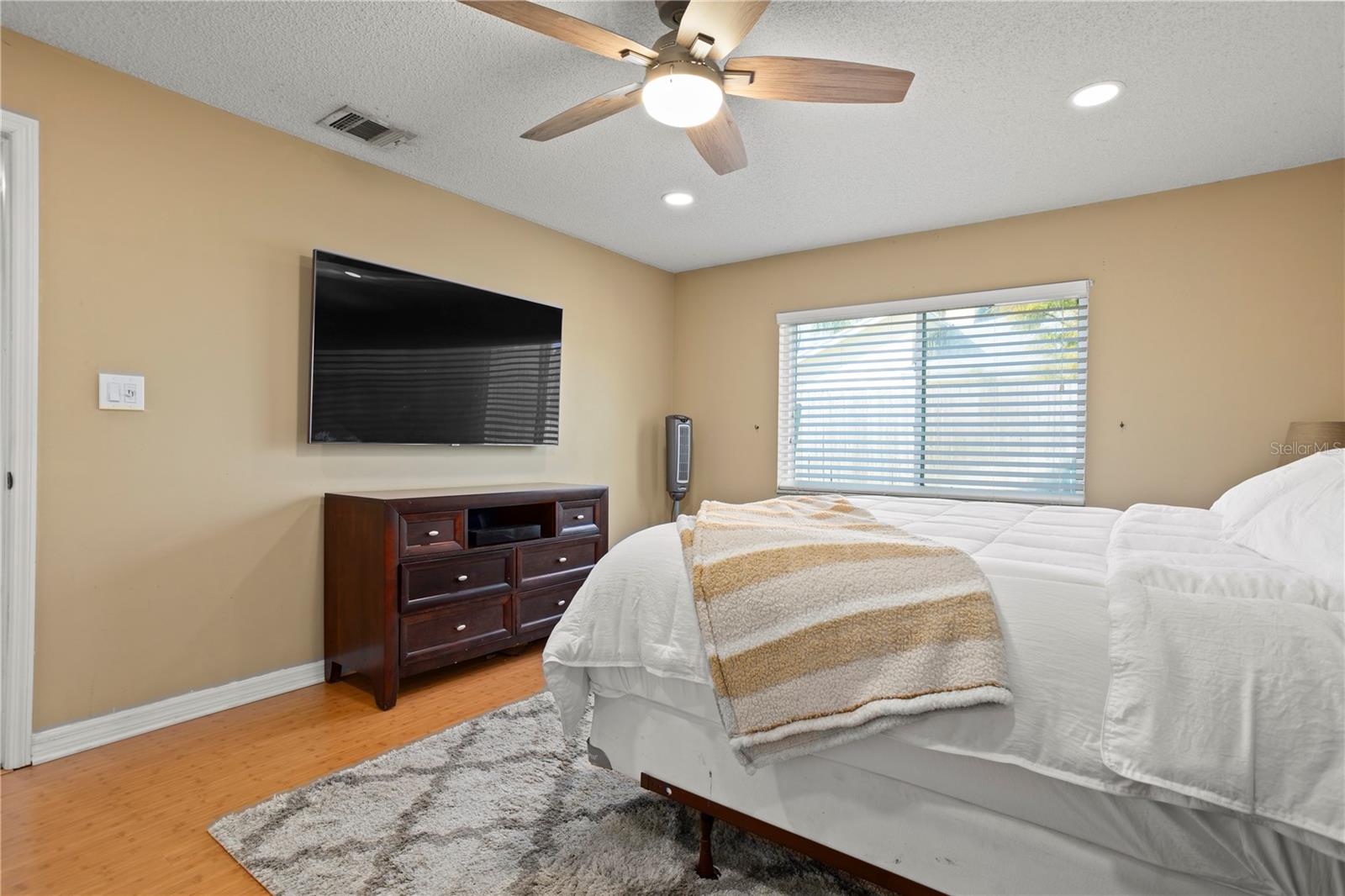 Image 17 of 34 For 204 Teakwood Court