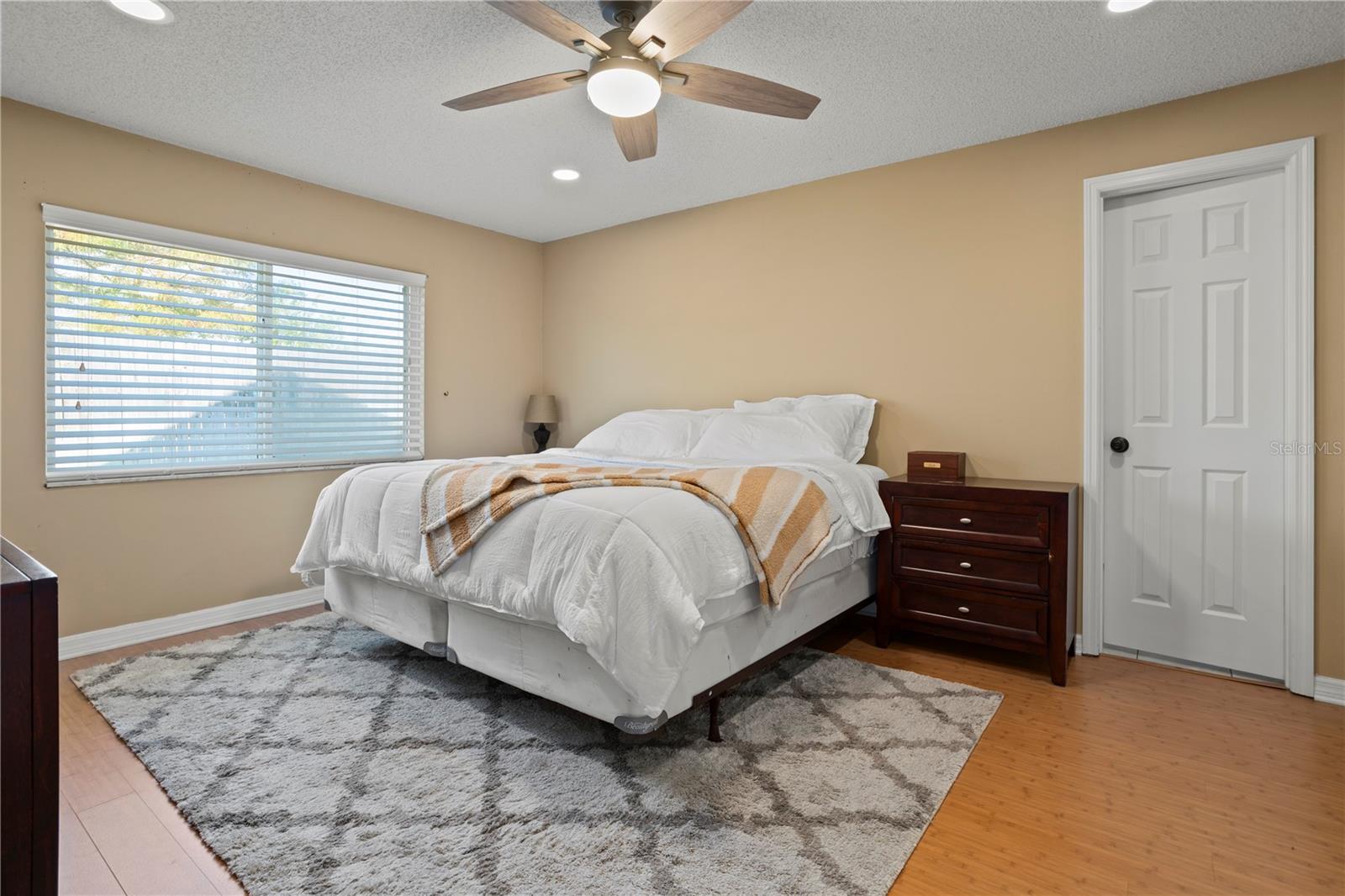 Image 18 of 34 For 204 Teakwood Court