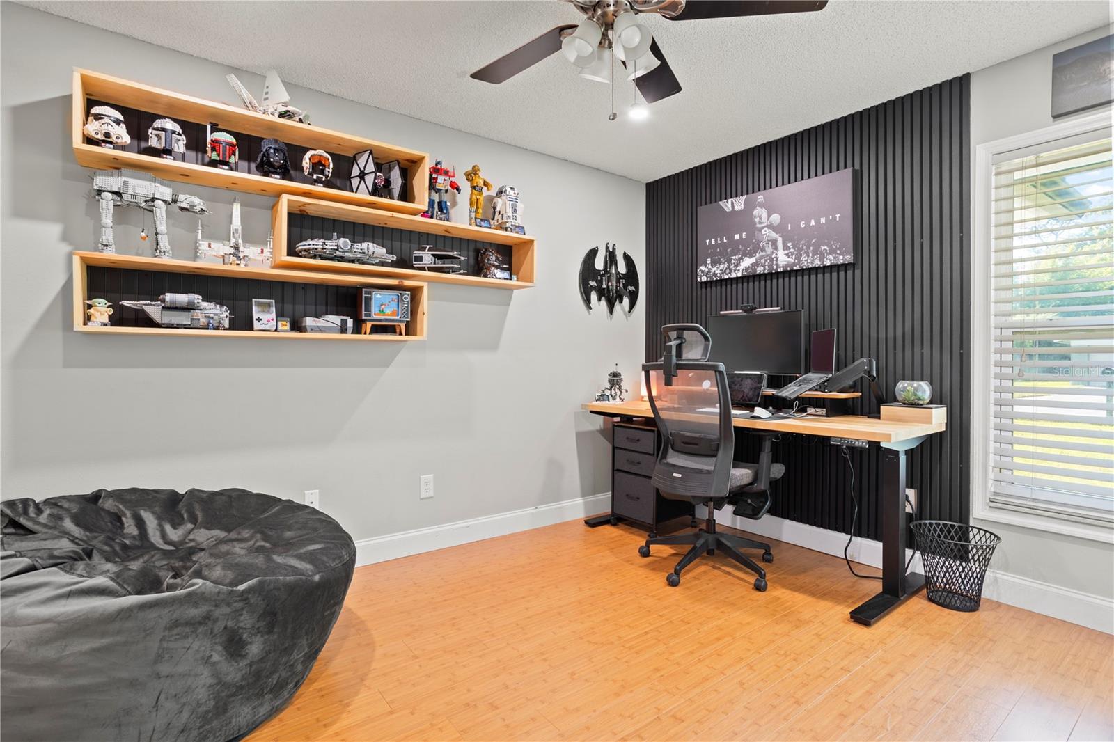 Image 20 of 34 For 204 Teakwood Court