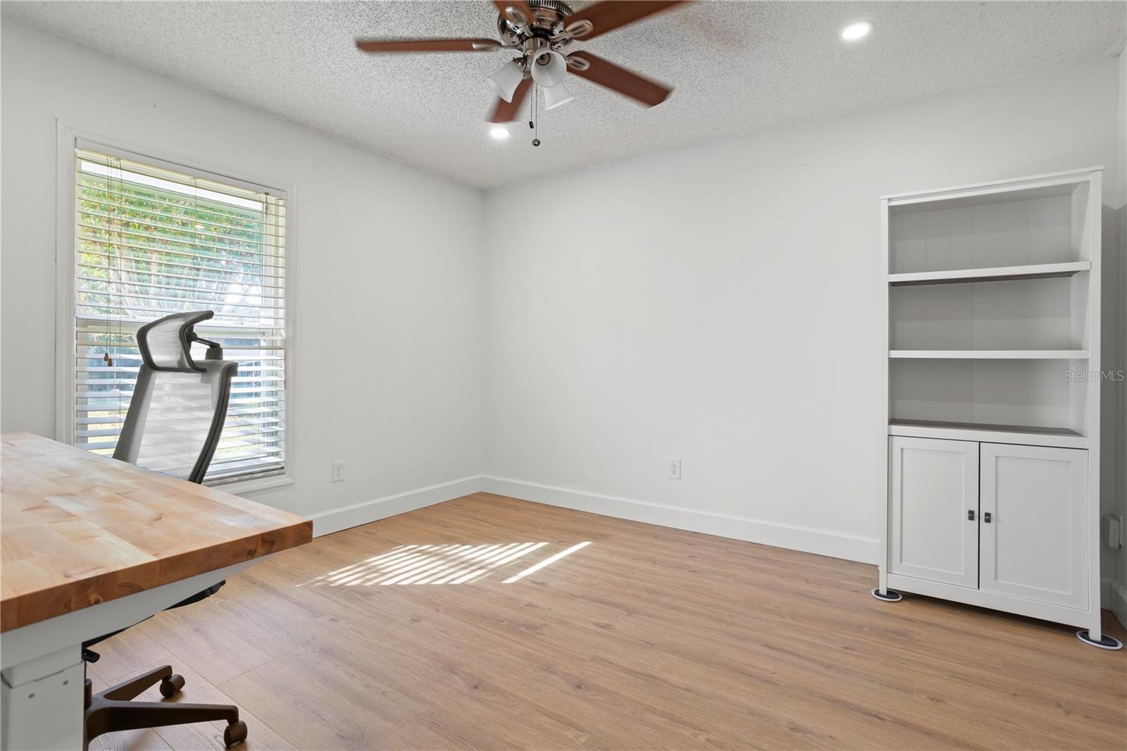 Image 21 of 34 For 204 Teakwood Court