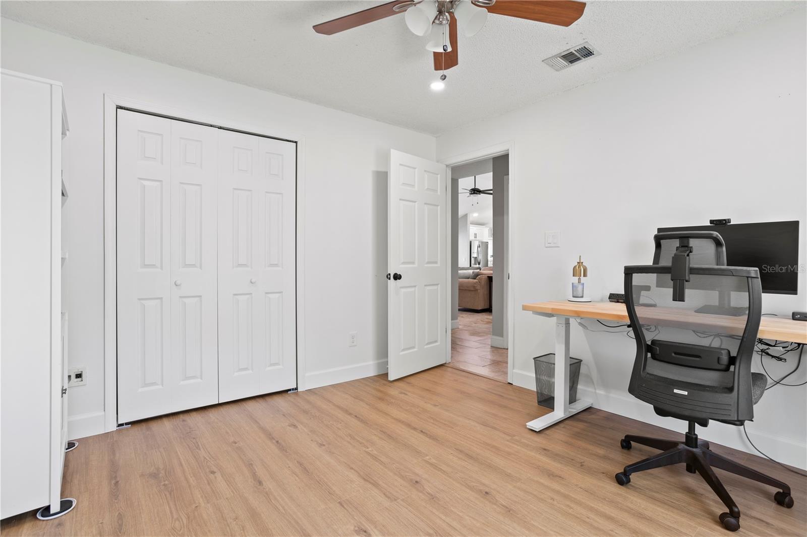 Image 22 of 34 For 204 Teakwood Court