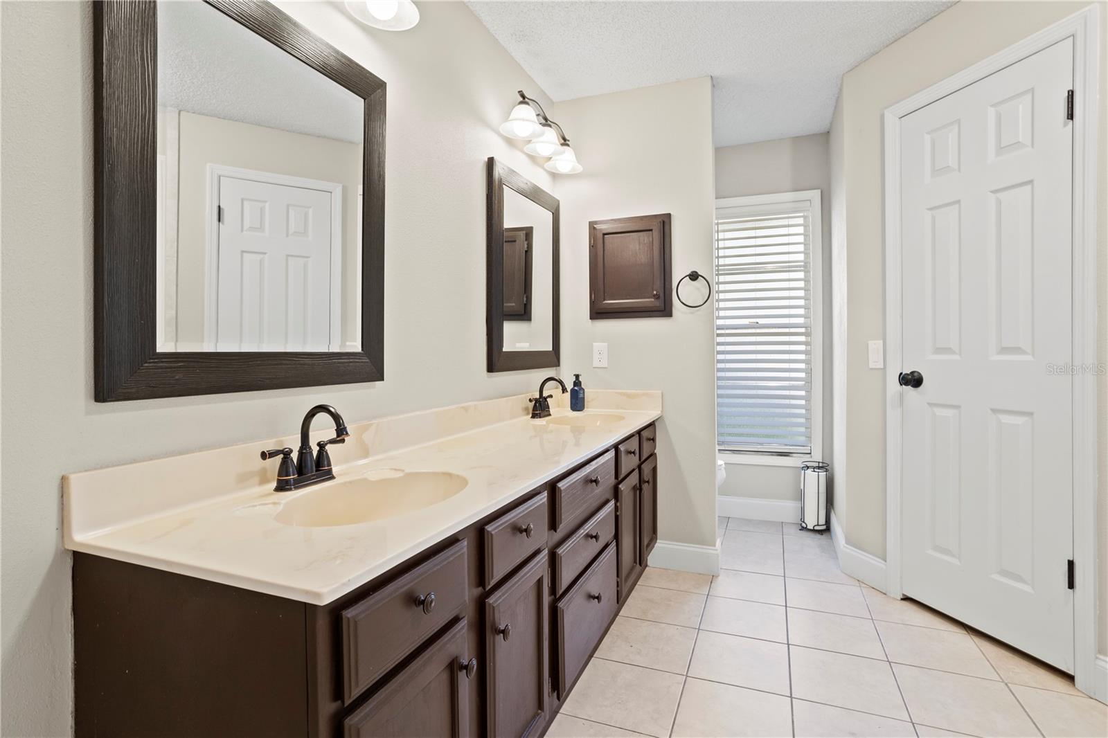 Image 23 of 34 For 204 Teakwood Court