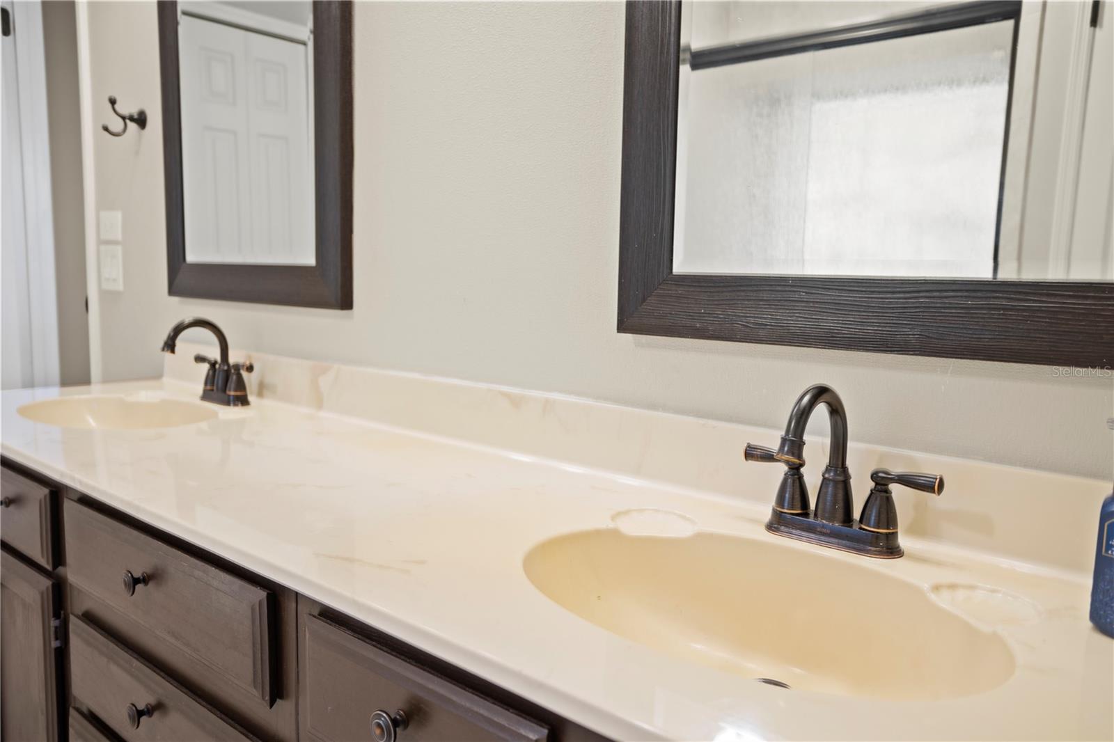 Image 24 of 34 For 204 Teakwood Court