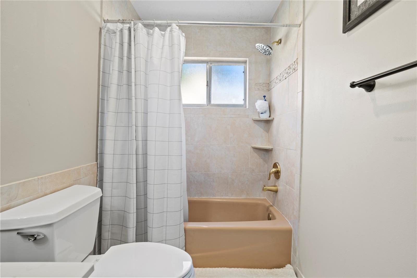 Image 27 of 34 For 204 Teakwood Court