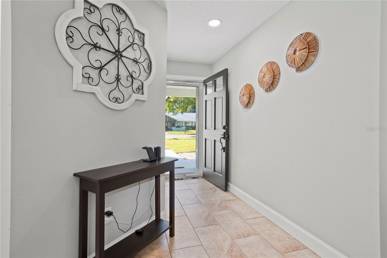 Image 5 of 34 For 204 Teakwood Court