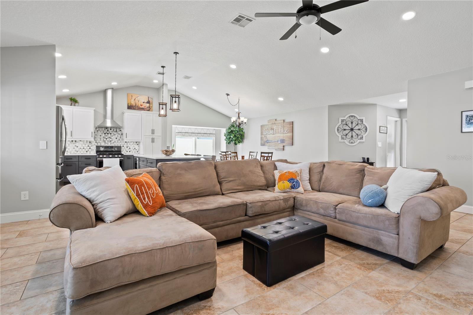 Image 6 of 34 For 204 Teakwood Court