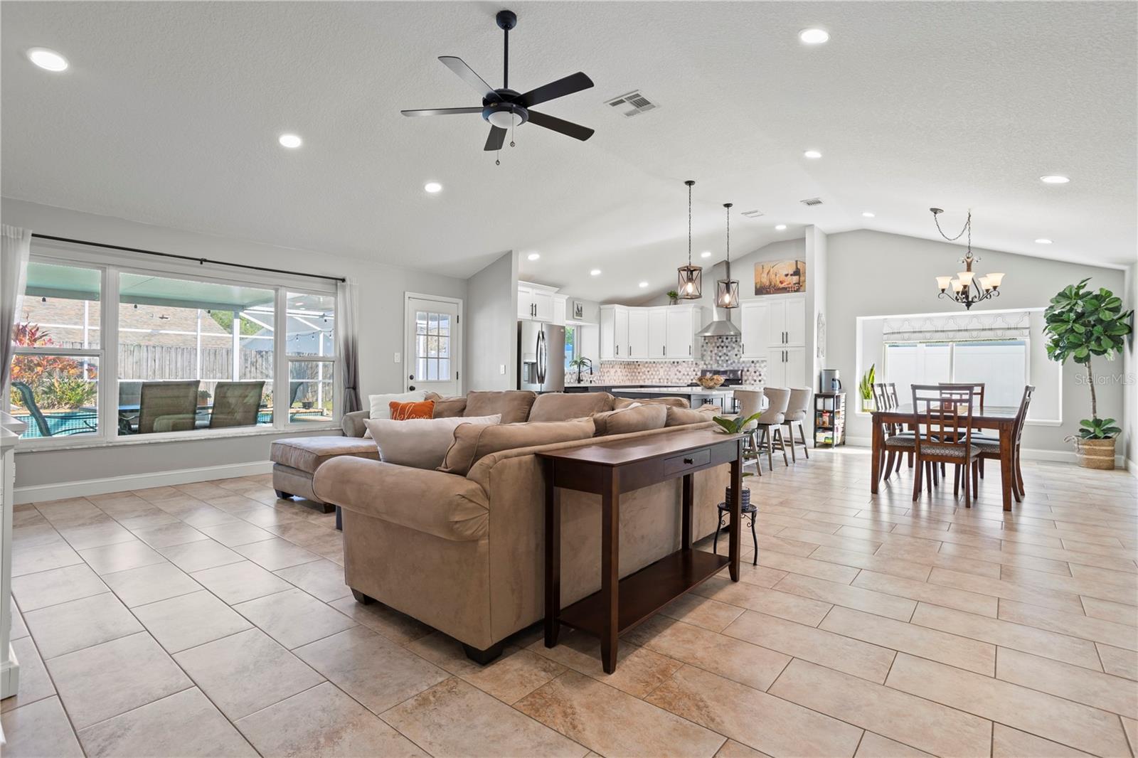 Image 7 of 34 For 204 Teakwood Court