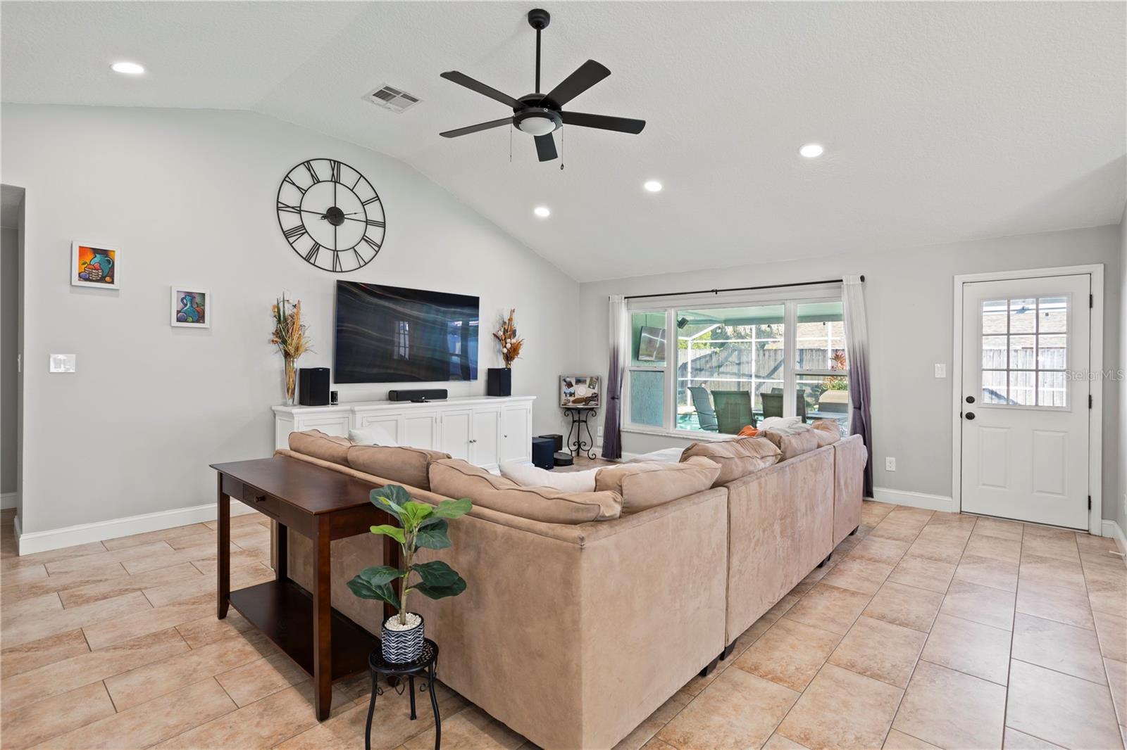 Image 8 of 34 For 204 Teakwood Court