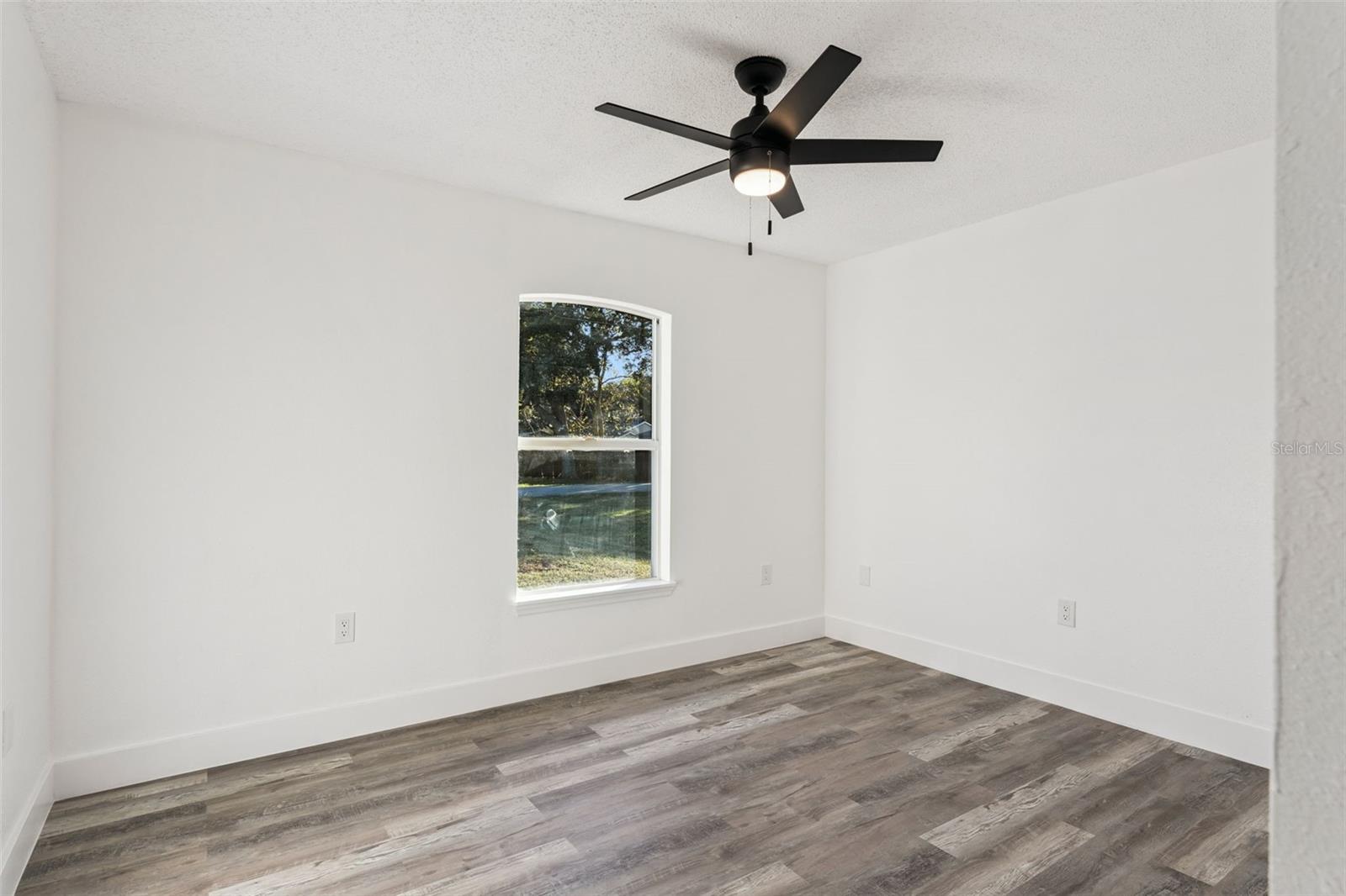 Image 17 of 21 For 6200 Edison Street