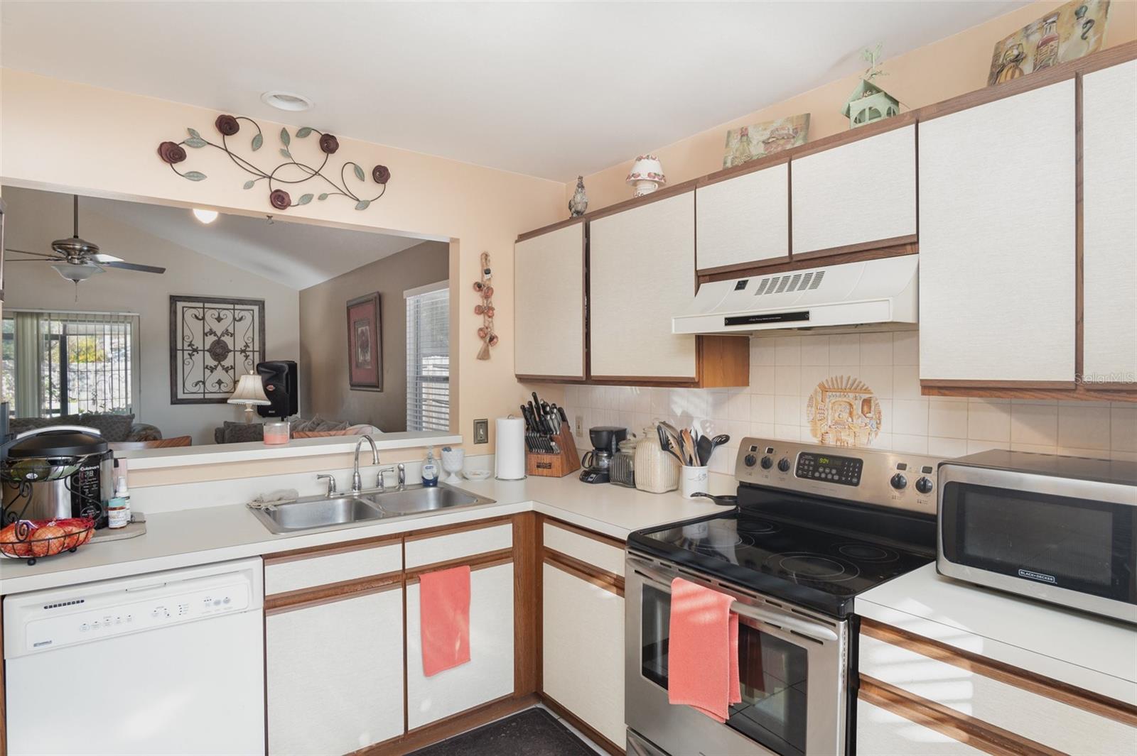 Image 9 of 30 For 150 Edgewater Circle