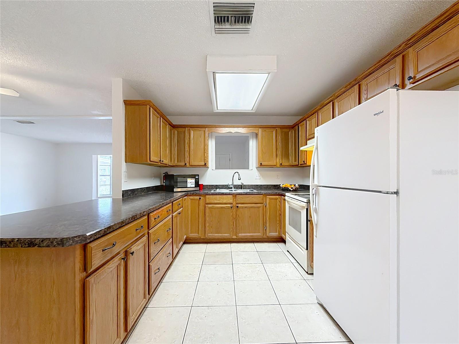 Listing photo id 16 for 6359 Lewdingar Drive