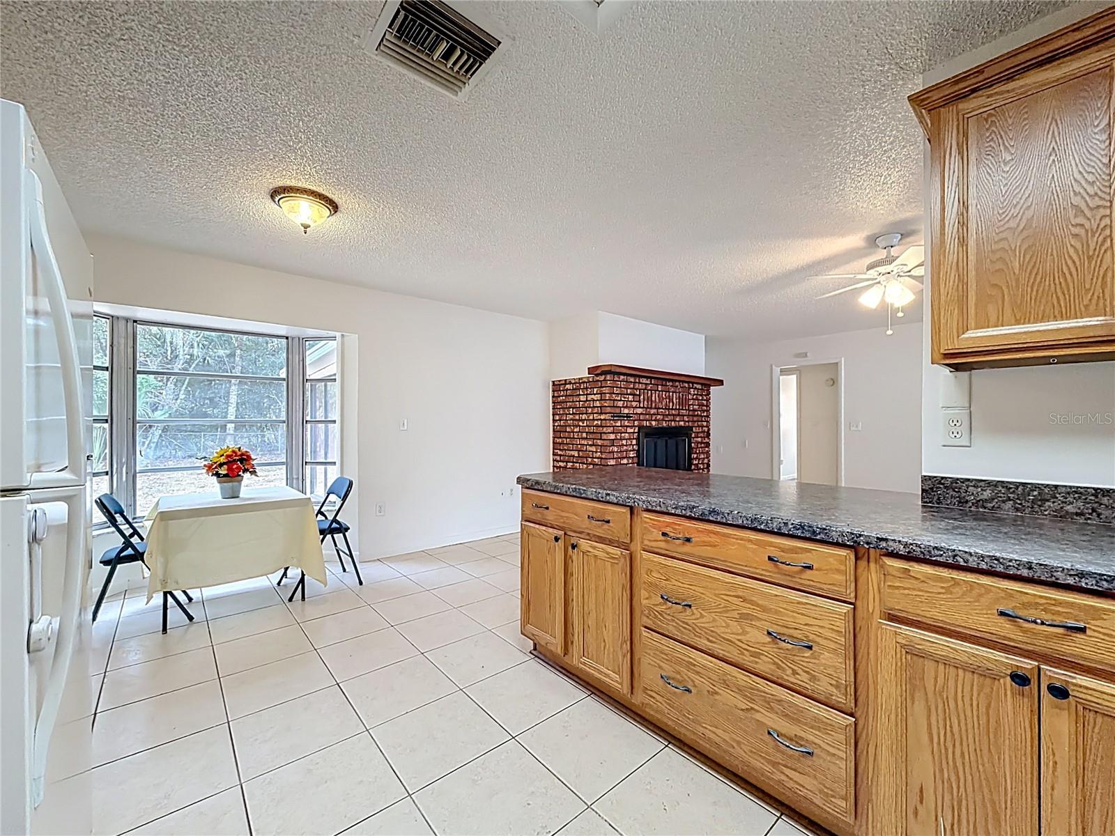 Listing photo id 19 for 6359 Lewdingar Drive