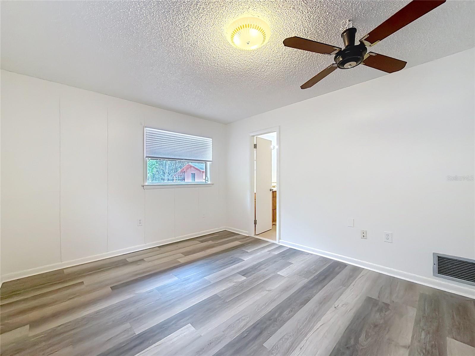 Listing photo id 27 for 6359 Lewdingar Drive