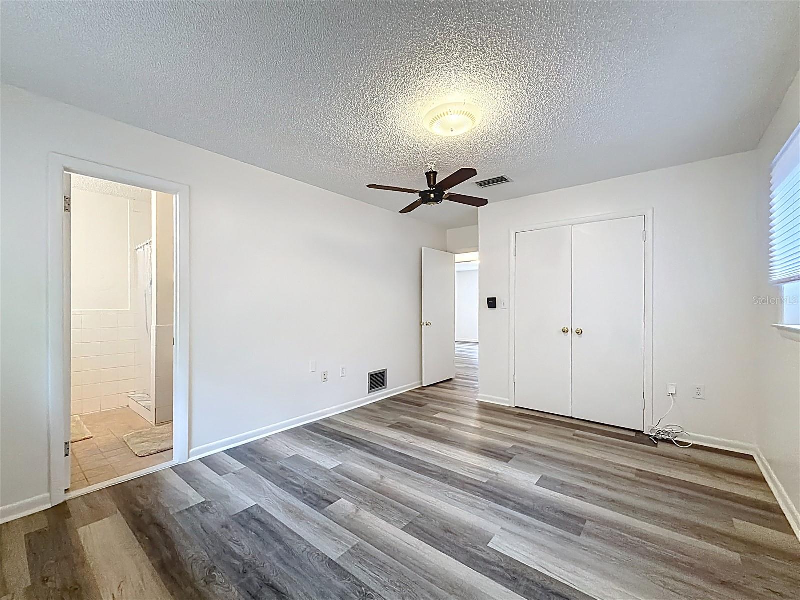 Listing photo id 28 for 6359 Lewdingar Drive