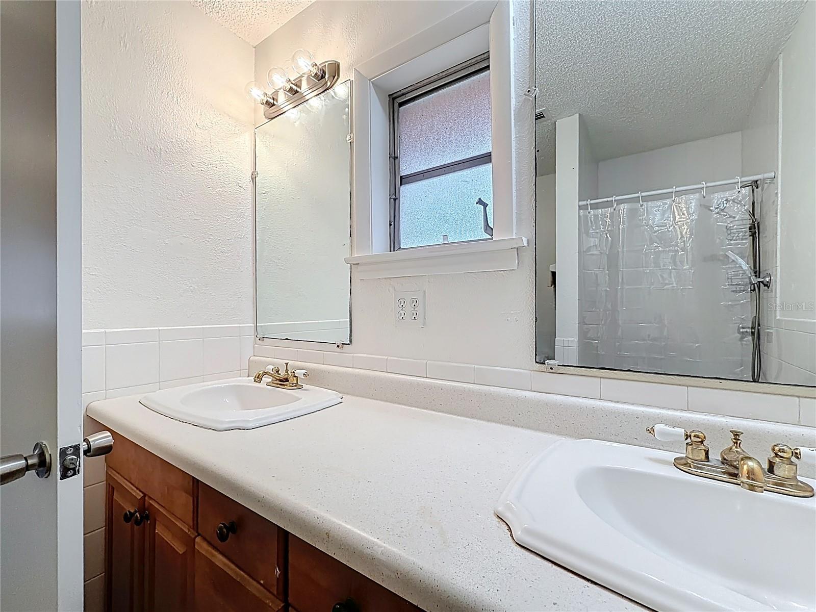 Listing photo id 29 for 6359 Lewdingar Drive