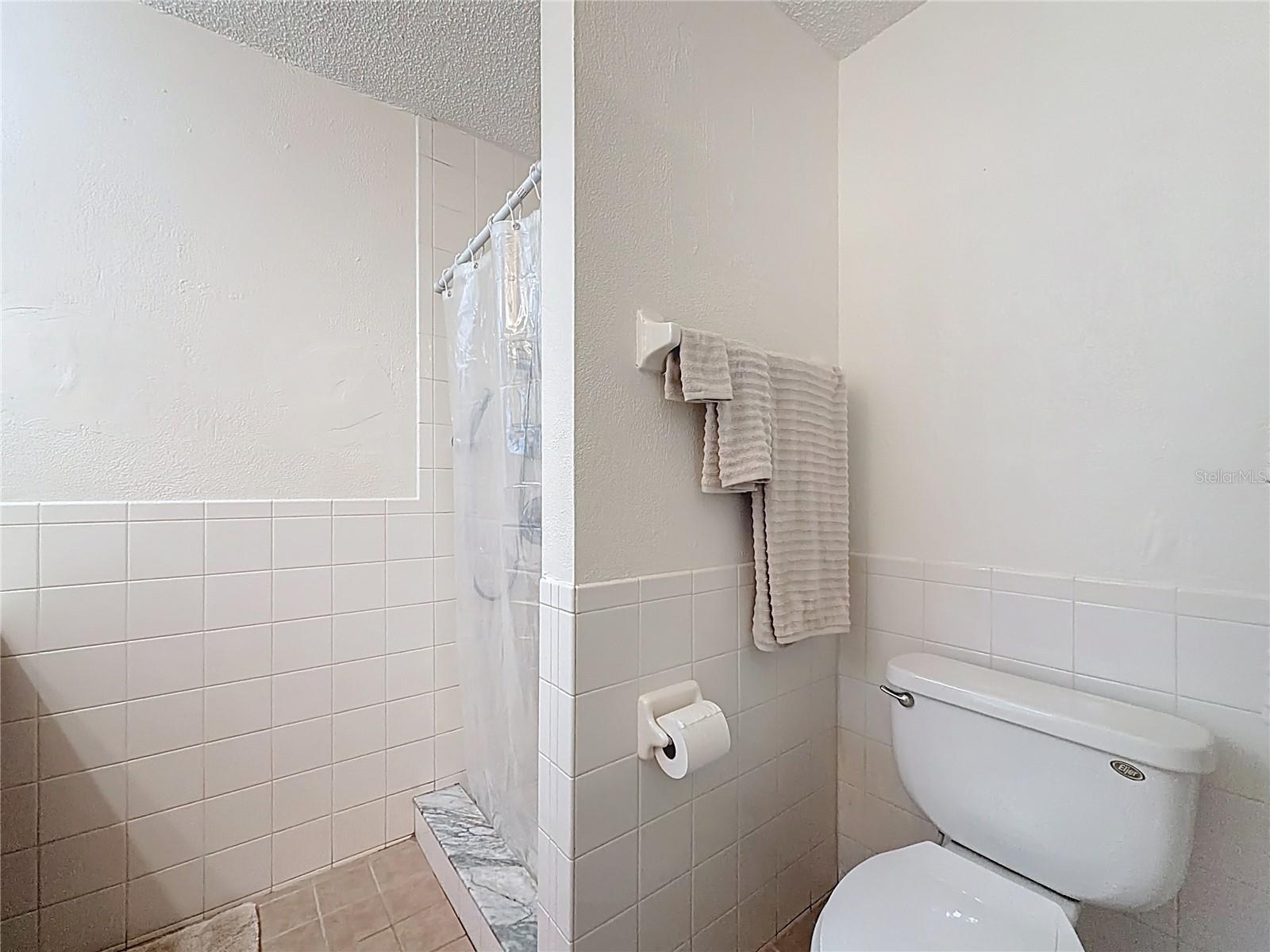 Listing photo id 30 for 6359 Lewdingar Drive