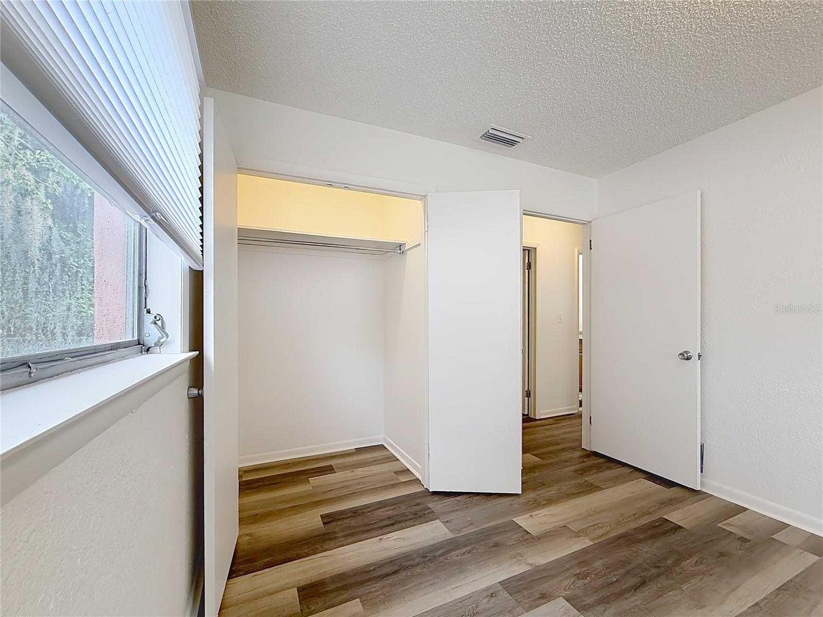 Listing photo id 32 for 6359 Lewdingar Drive