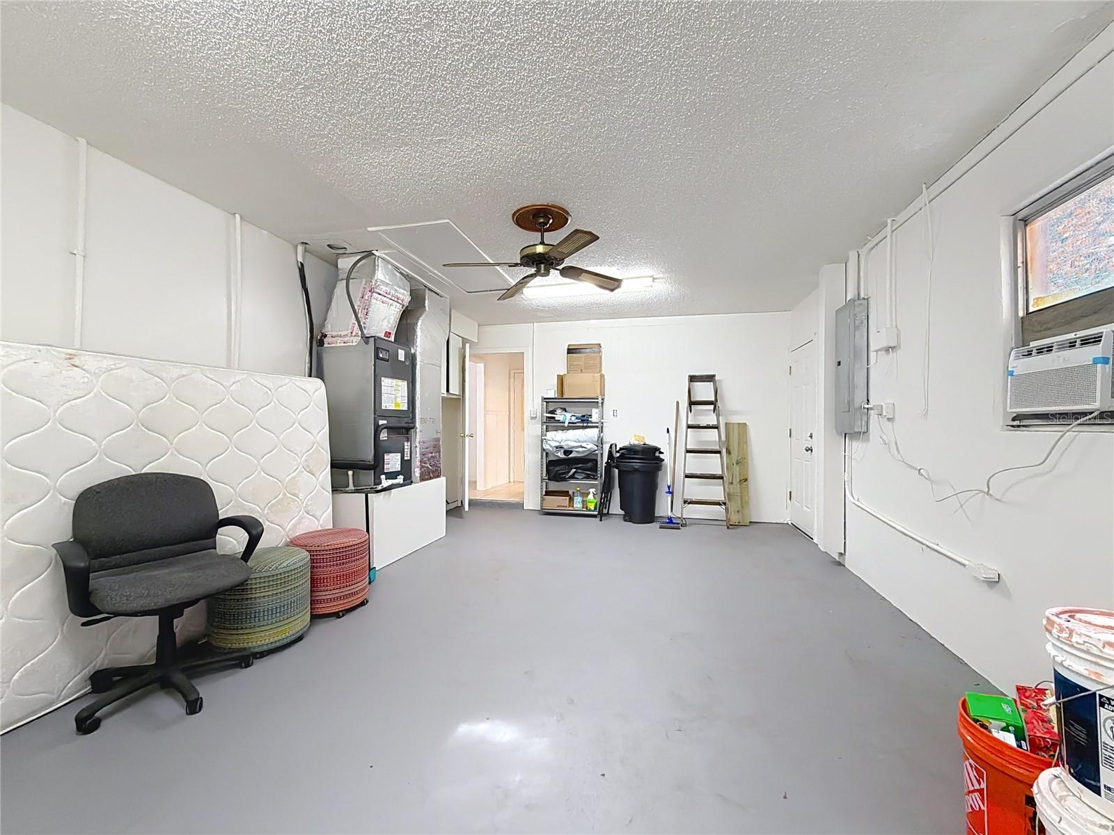 Listing photo id 37 for 6359 Lewdingar Drive