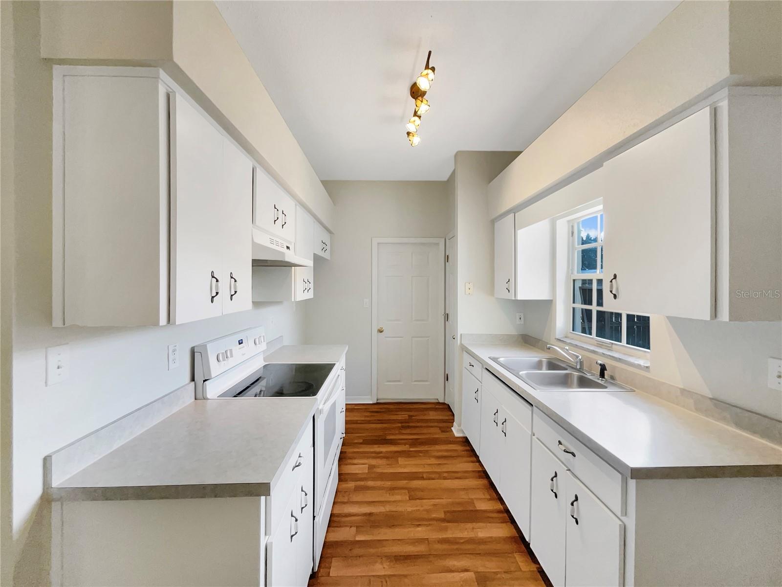 Image 10 of 21 For 920 Forrest Drive