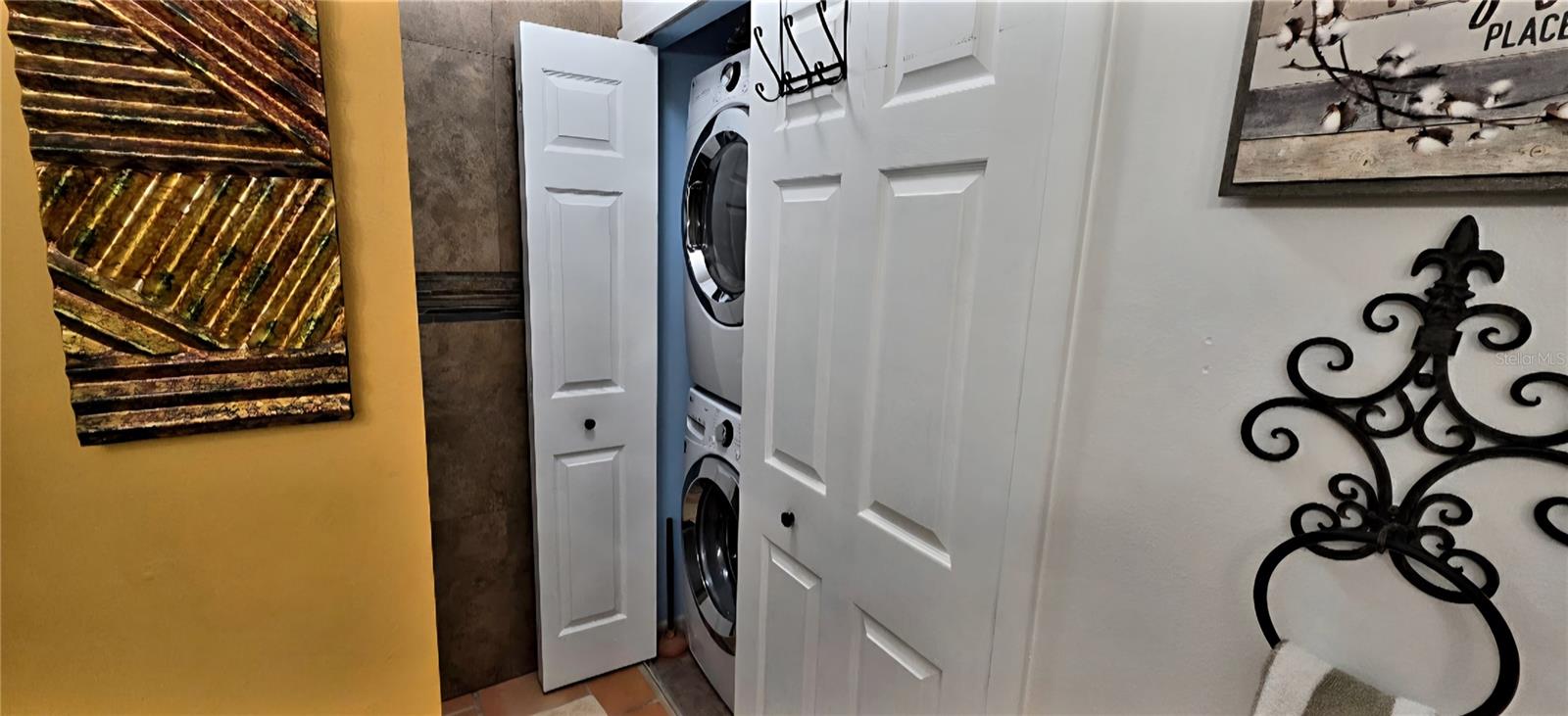 Image 19 of 30 For 667 Golden Sunshine Circle