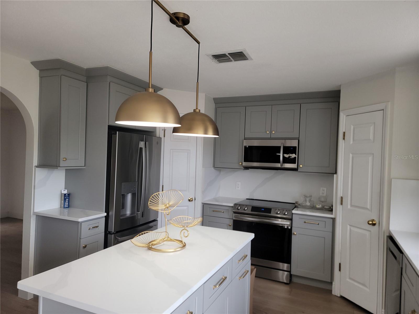 Image 4 of 19 For 358 Fairfield Drive