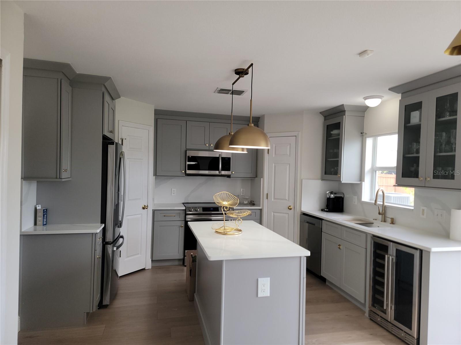 Image 5 of 19 For 358 Fairfield Drive