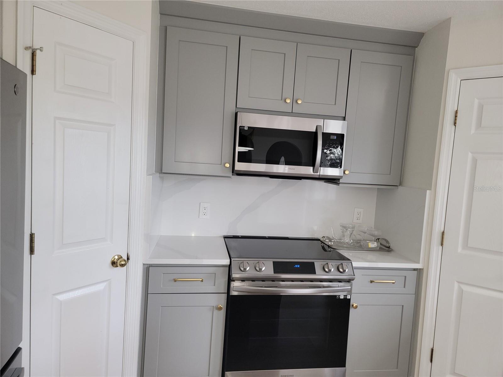 Image 6 of 19 For 358 Fairfield Drive