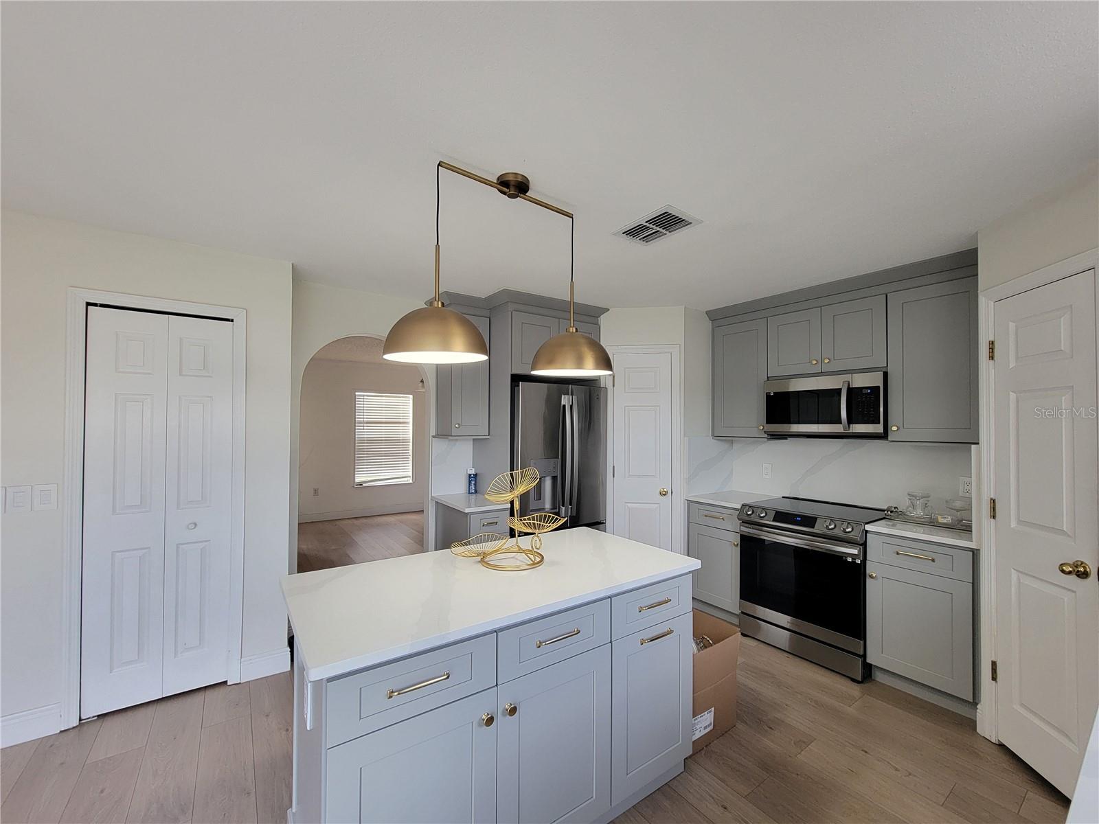 Image 7 of 19 For 358 Fairfield Drive