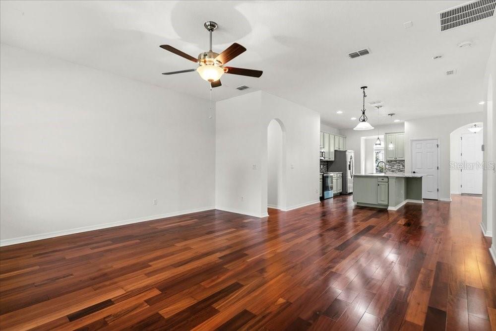 Image 17 of 46 For 352 Old Alemany Place