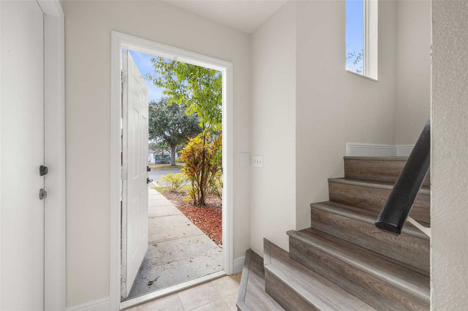 Image 5 of 32 For 142 Mango Drive