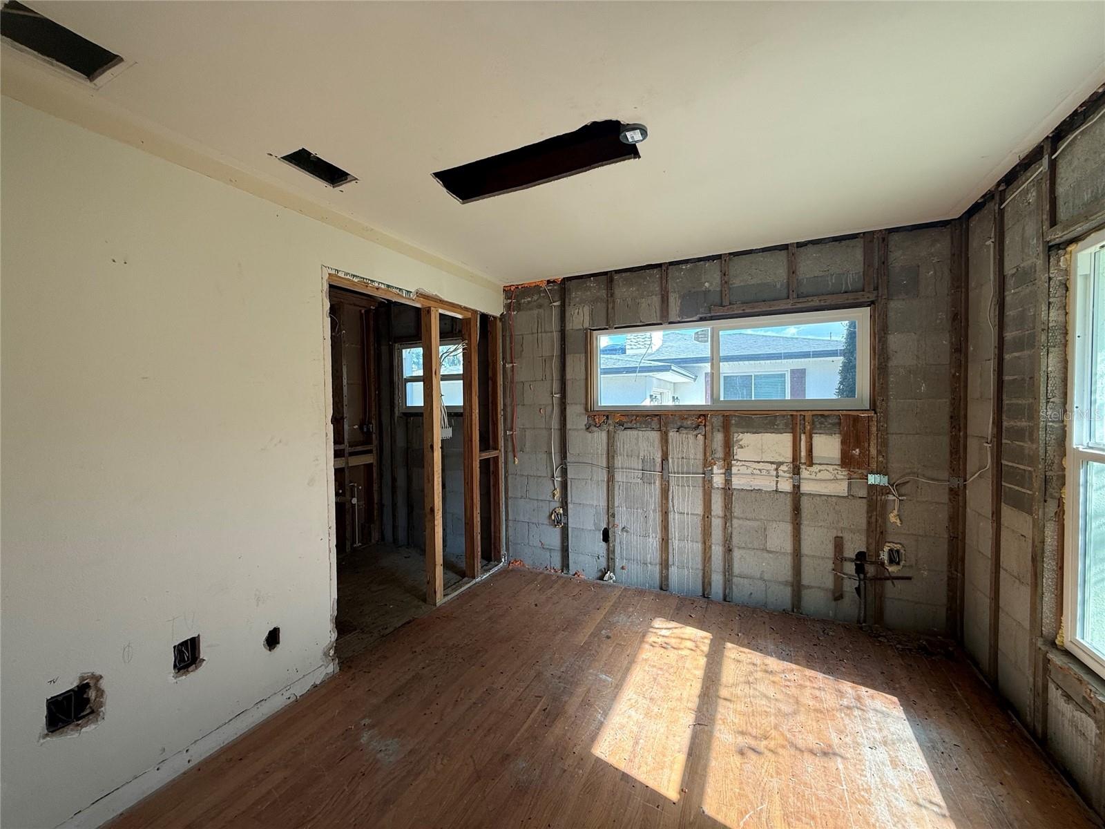 Image 8 of 19 For 1015 Palm Avenue