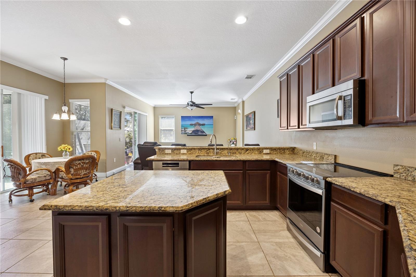 Image 12 of 38 For 366 Da Gama Drive