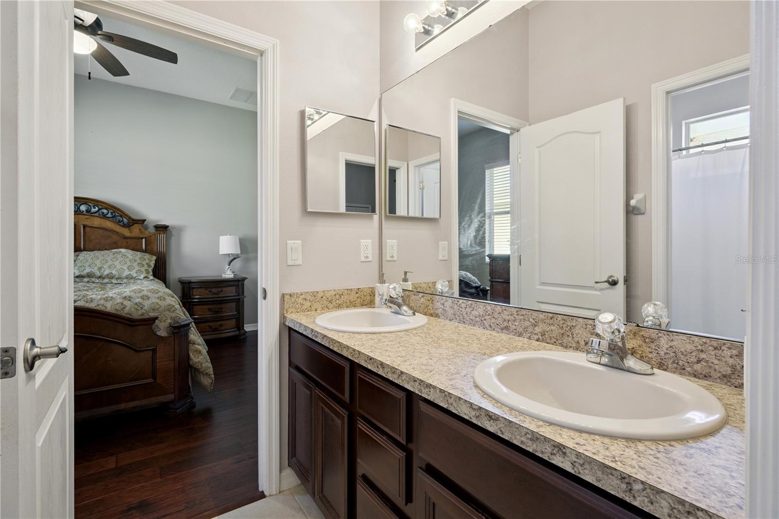 Image 28 of 38 For 366 Da Gama Drive