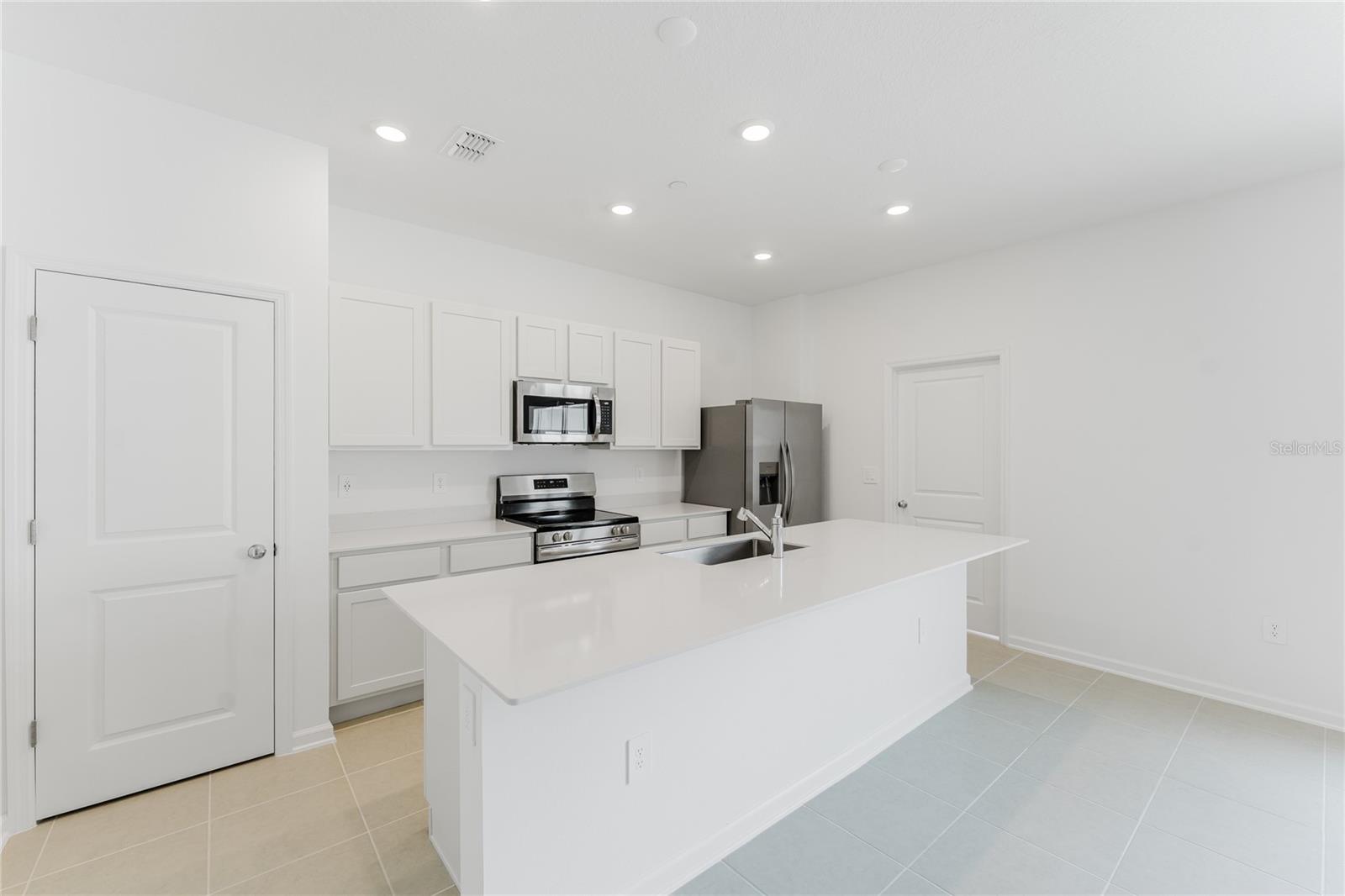 Image 5 of 40 For 2396 Rider Rain Lane