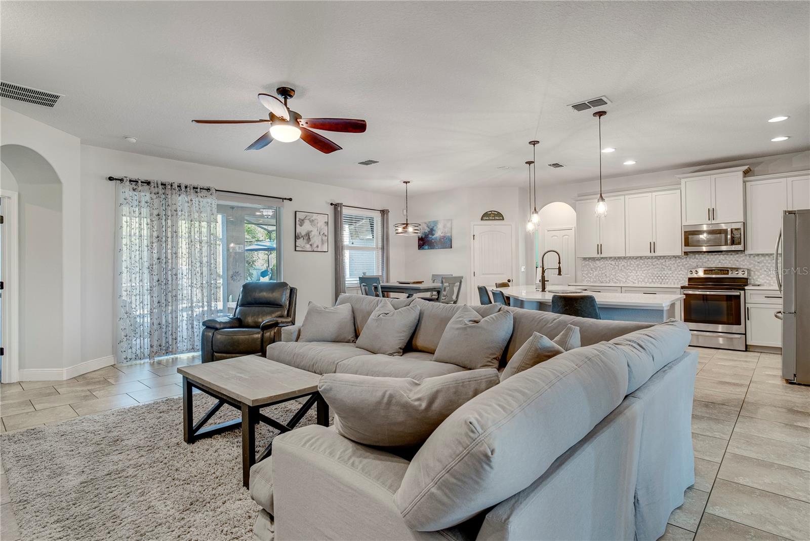 Image 10 of 39 For 623 Lake Cove Pointe Circle