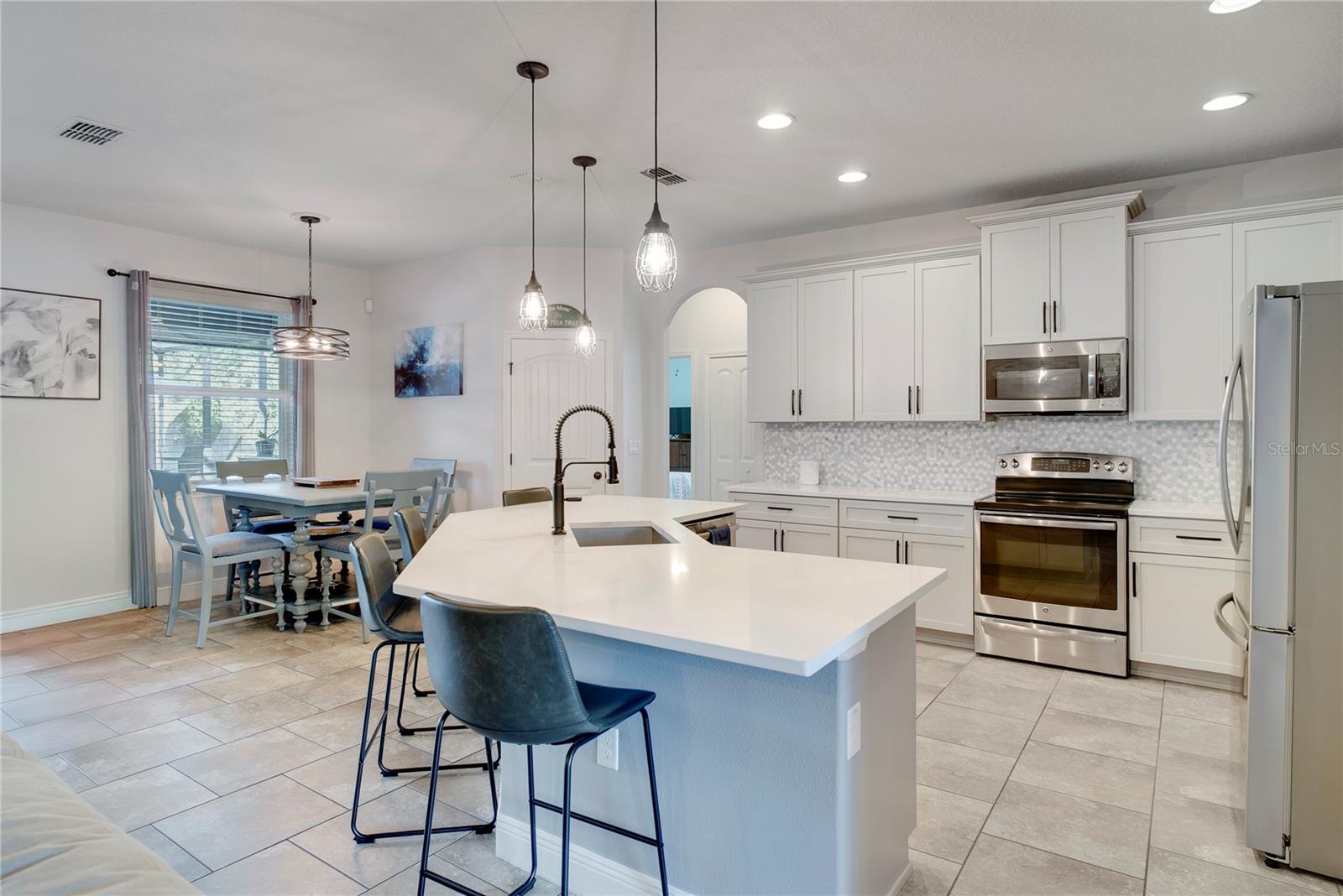 Image 12 of 39 For 623 Lake Cove Pointe Circle