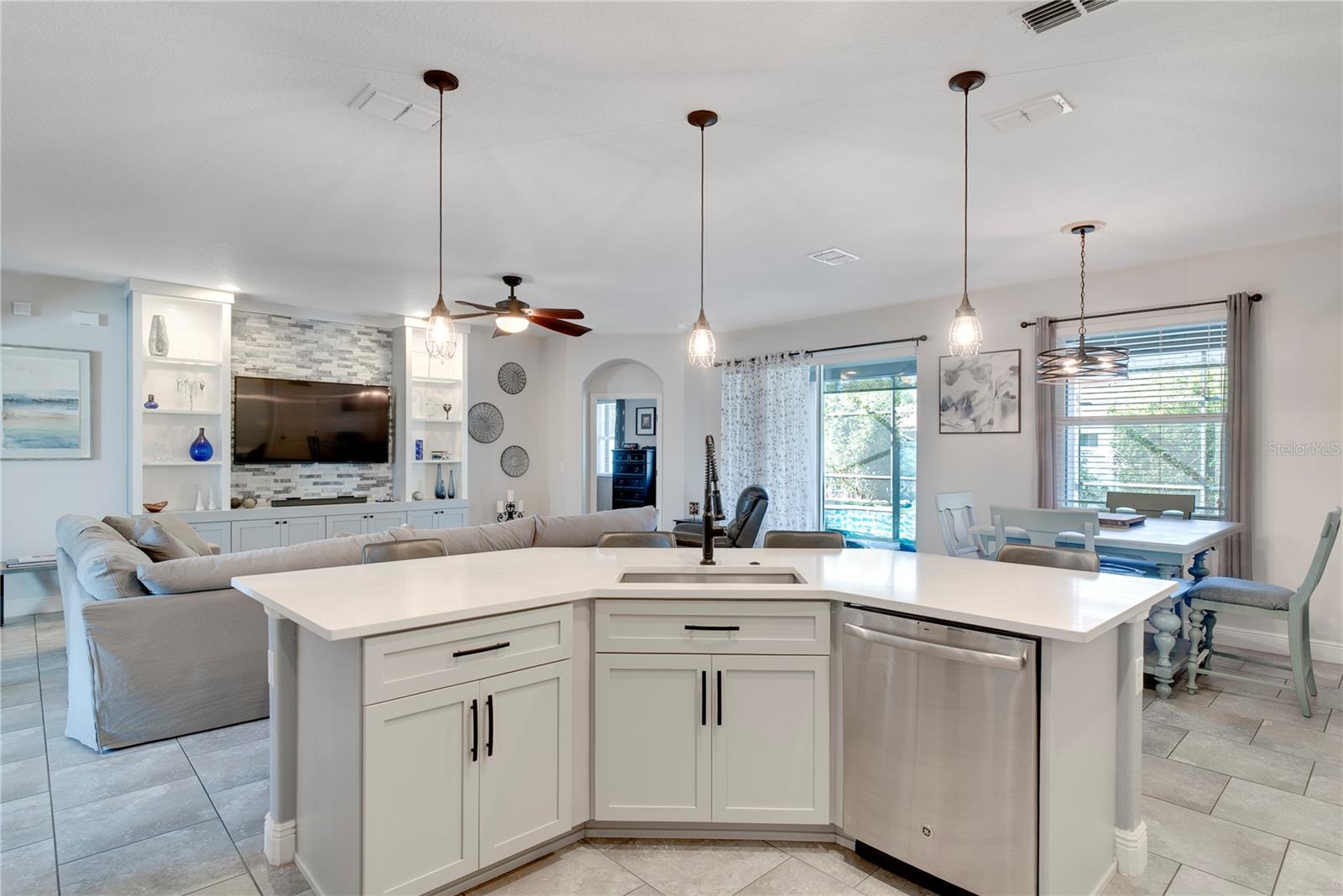 Image 13 of 39 For 623 Lake Cove Pointe Circle