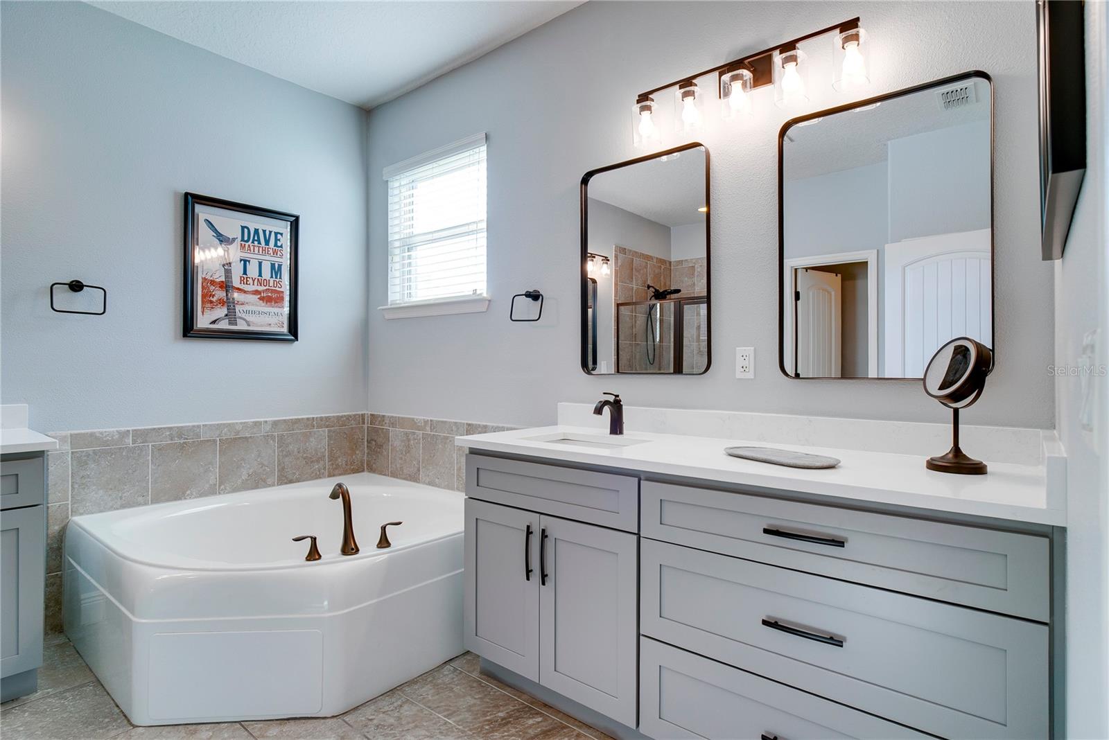 Image 18 of 39 For 623 Lake Cove Pointe Circle