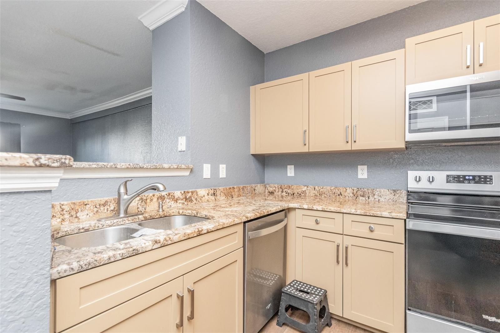 Image 15 of 34 For 202 South Street 5051