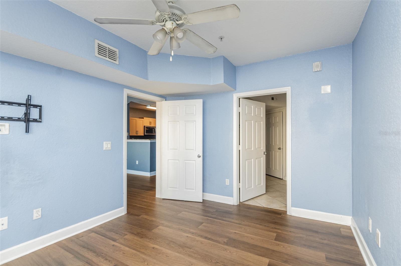 Image 22 of 34 For 202 South Street 5051