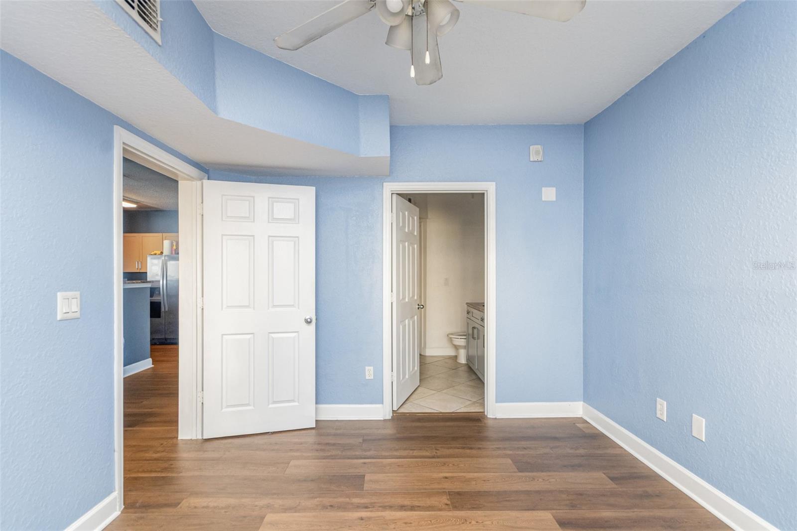 Image 23 of 34 For 202 South Street 5051