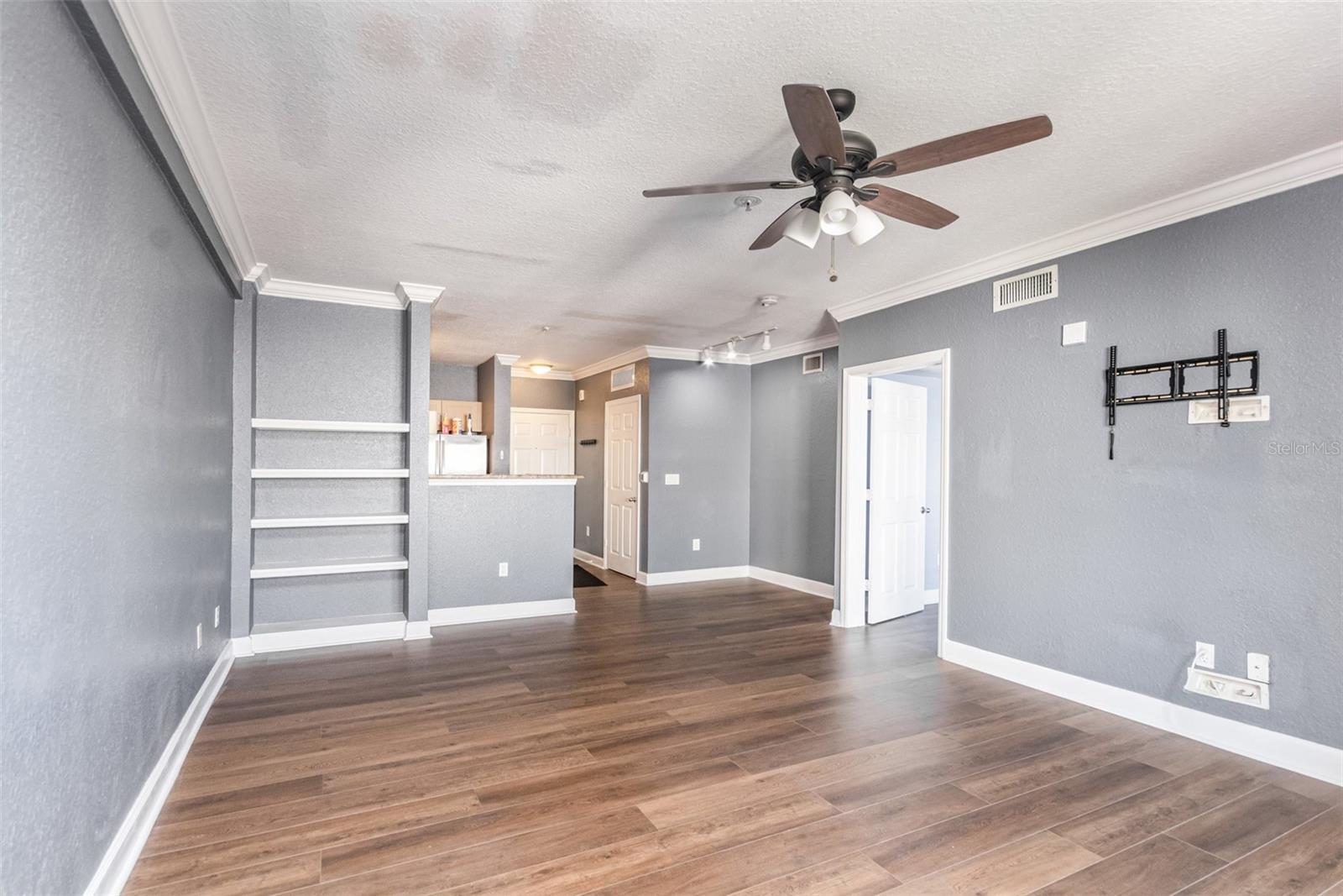 Image 9 of 34 For 202 South Street 5051