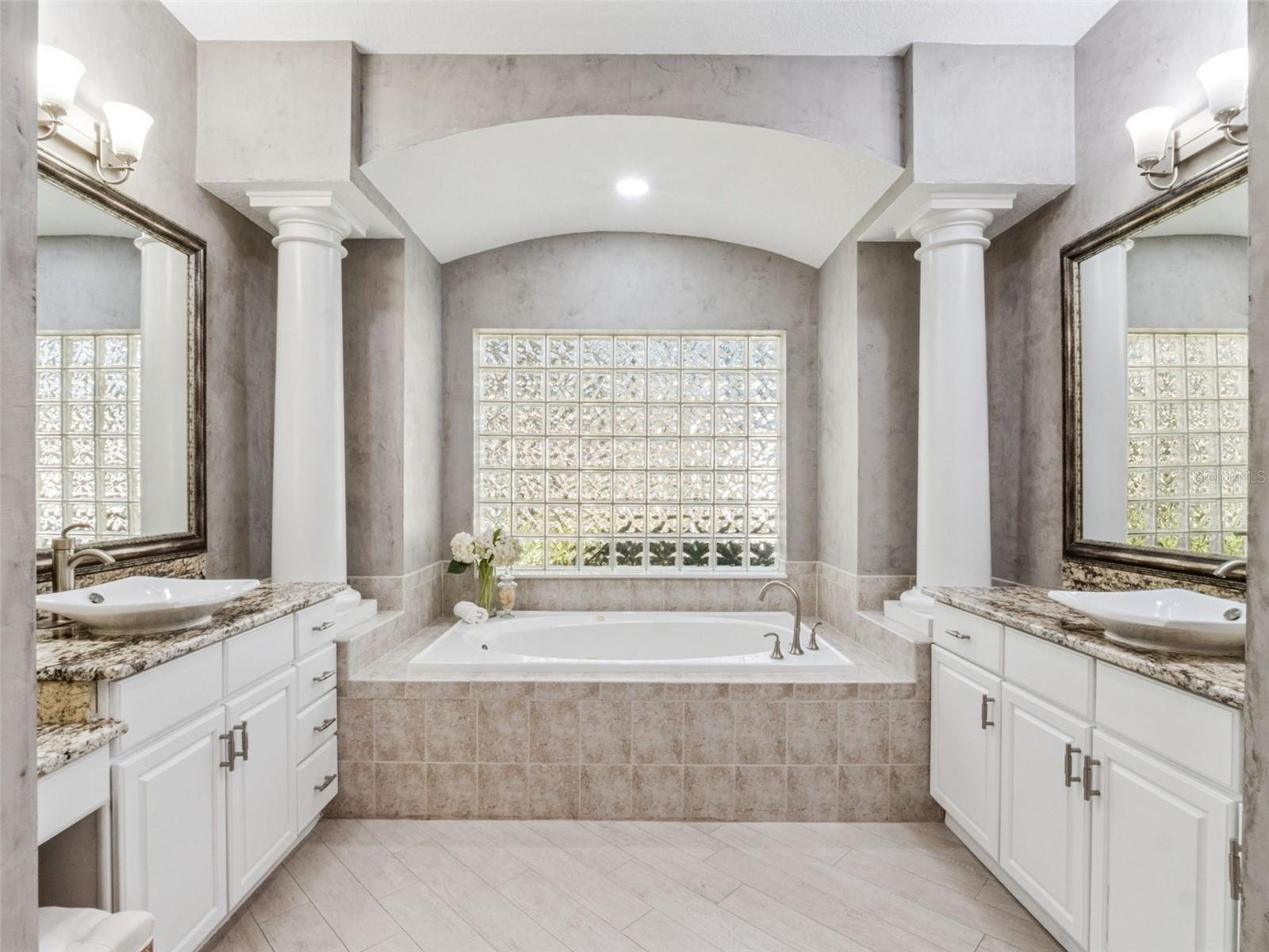 Image 14 of 29 For 2046 Westover Reserve Boulevard