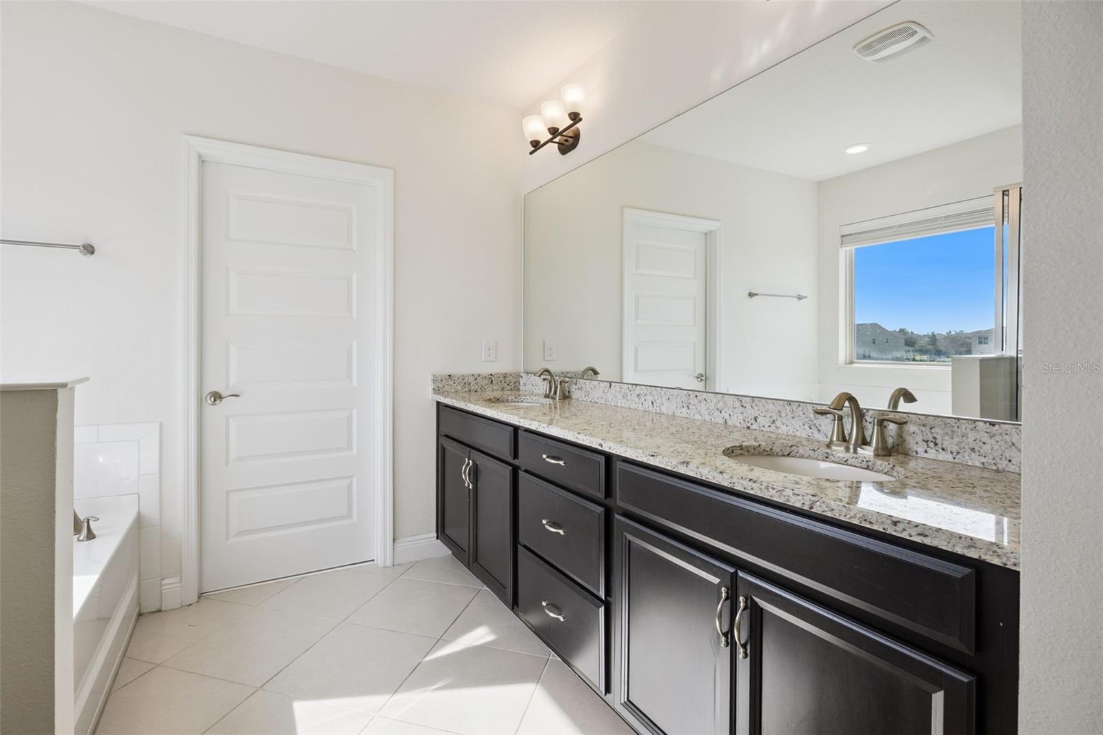 Image 22 of 89 For 16718 Harper Cove Drive