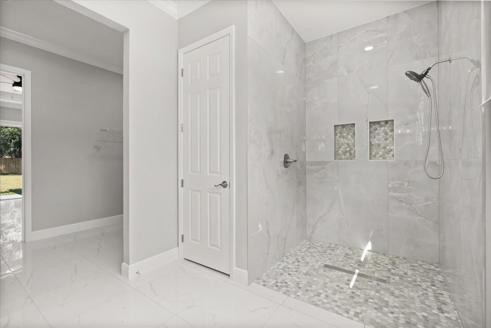 Image 10 of 21 For 319 Water Shore Drive