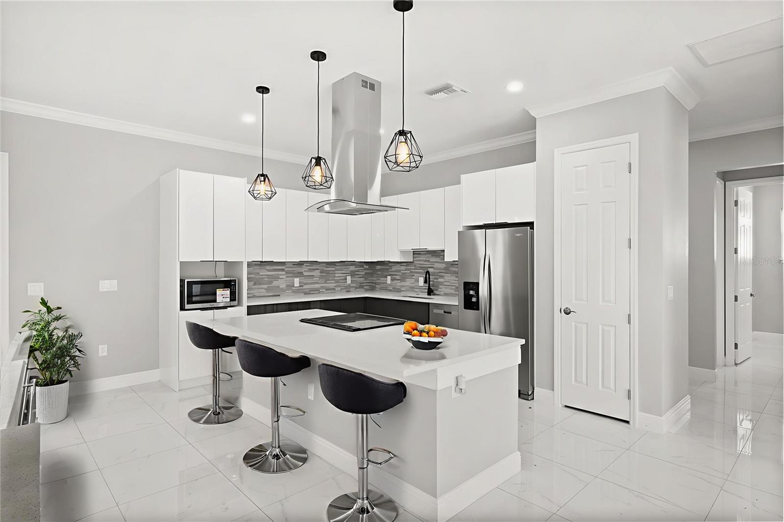 Image 5 of 21 For 319 Water Shore Drive