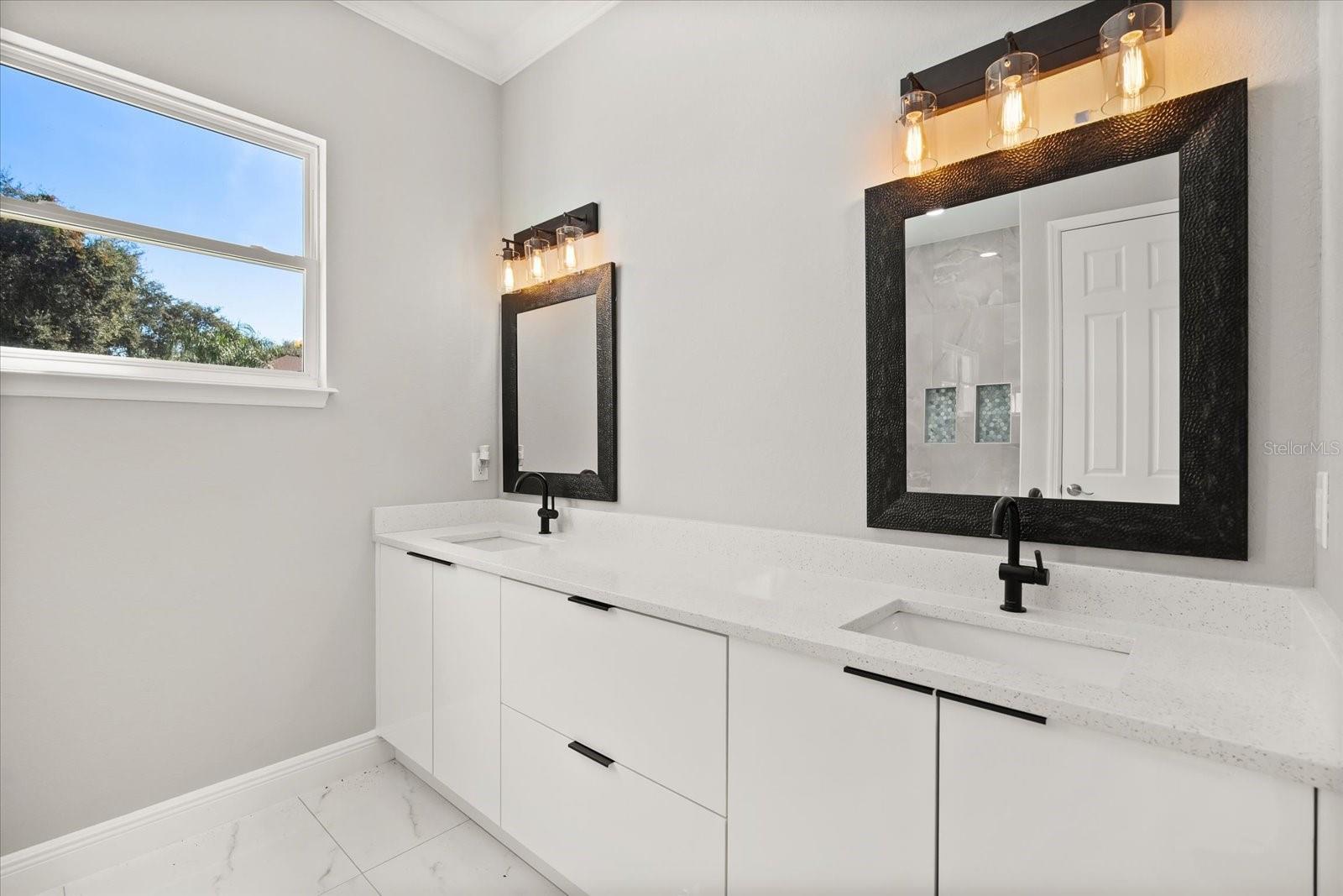 Image 9 of 21 For 319 Water Shore Drive