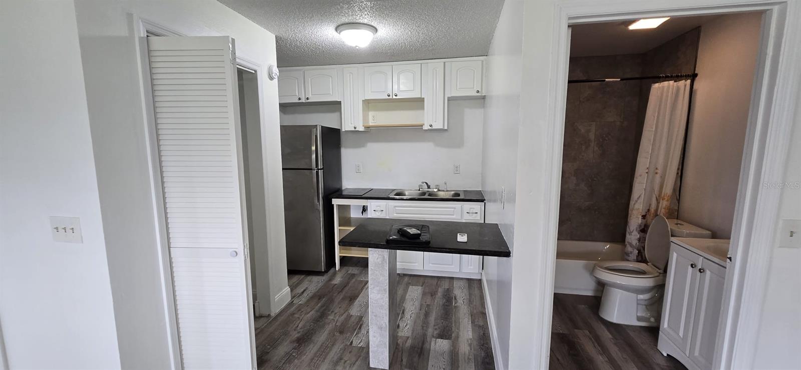 Image 4 of 6 For 669 Royalty Court B