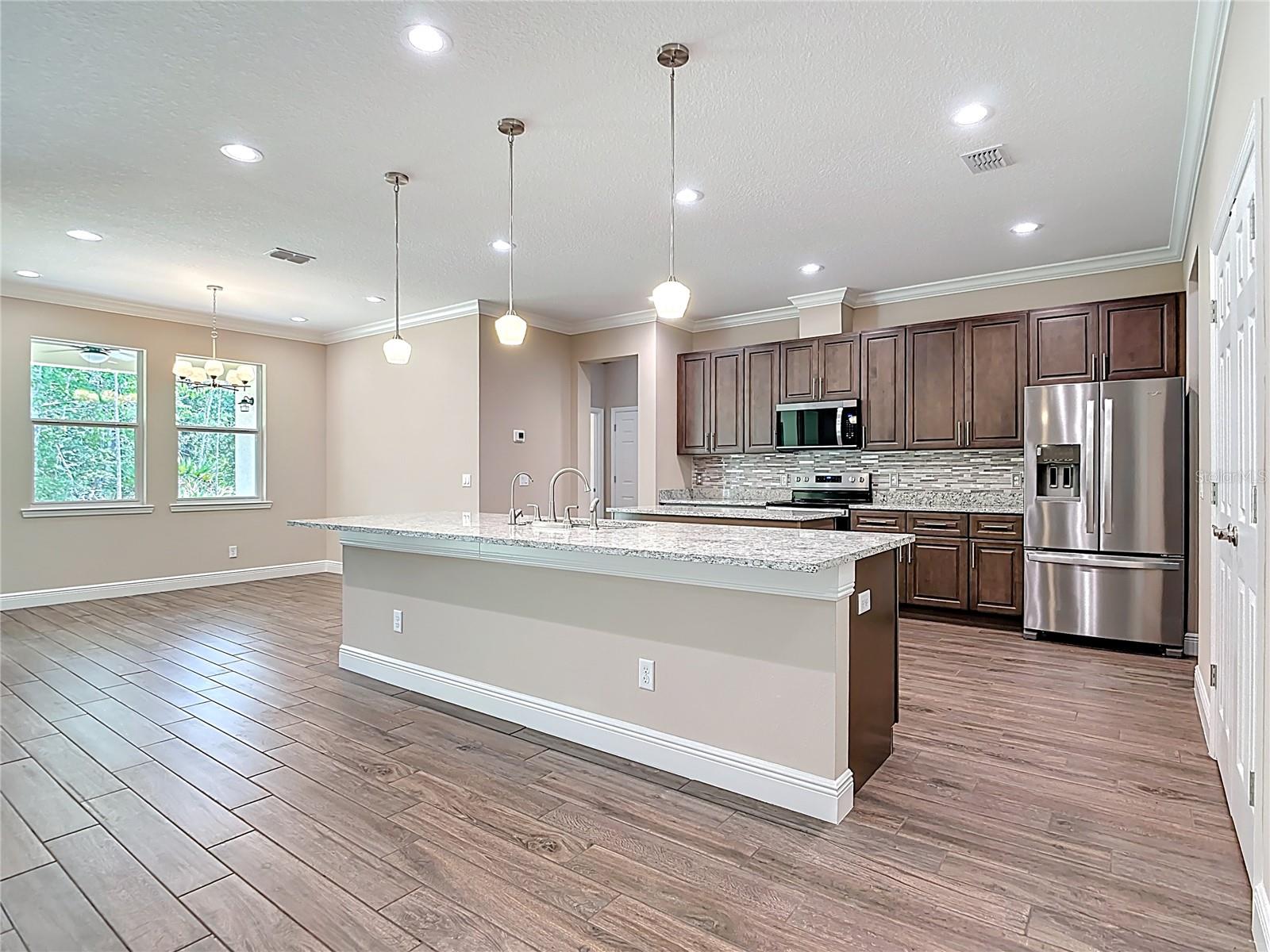 Image 14 of 67 For 19041 Mardi Gras Street